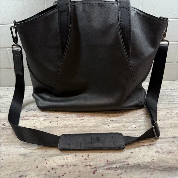 lululemon athletica Black Shoulder Bag with Adjustable Strap - Picture 11 of 11